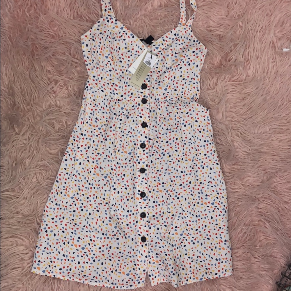 super cute dress!
